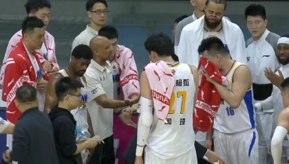 JRS直播2018-北京男篮轻取广州，周琦11+6徐昕10+6，麦基19+7方硕18分！