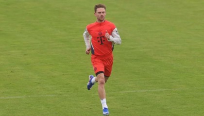 西甲直播-图片报：基米希今日恢复跑步训练，但仍将缺席对阵狼堡的比赛